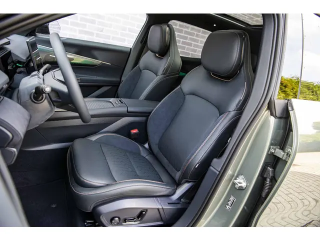 Lynk & Co 08 1.5 More 2025 Hybride Benzine 24