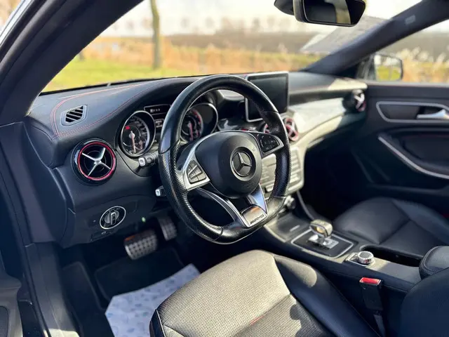 Mercedes-Benz CLA AMG 45 4MATIC 2015 Benzine 19