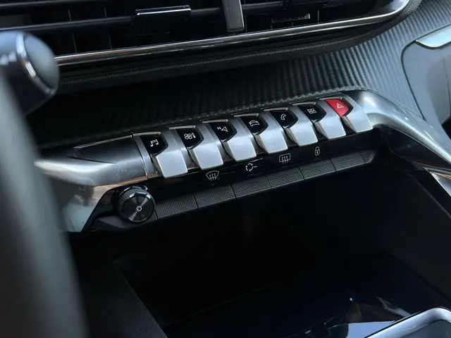 Peugeot 5008 1.2 PureTech Allure 2024 Benzine 24