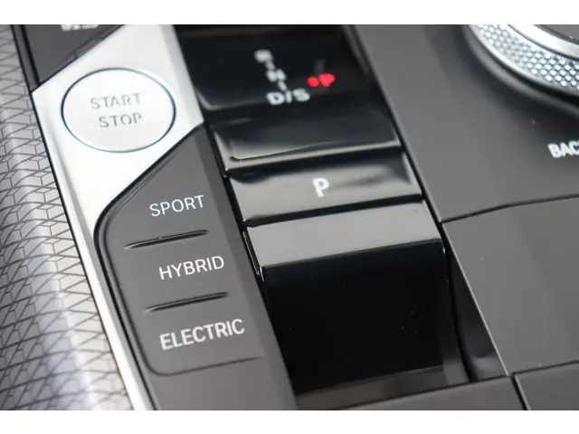 BMW 3 Serie 330e 2024 Hybride Benzine 31