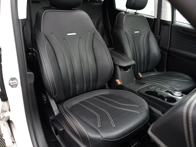 Ford Kuga 2.5 PHEV Vignale Aut- 2021 Hybride Benzine 3