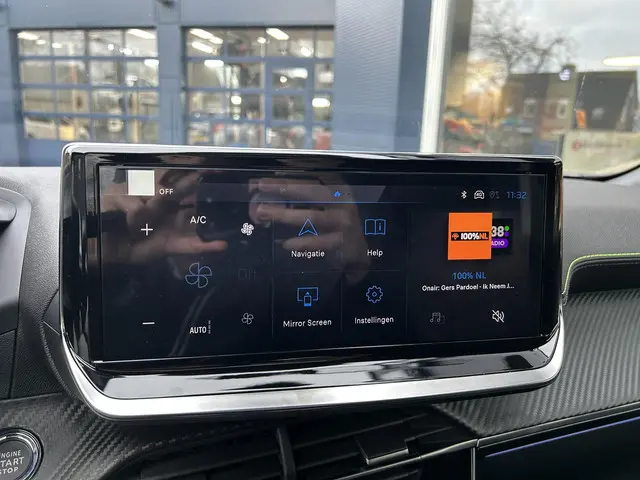 Peugeot 2008 1.2 Hybrid 145 GT 2025 Hybride Benzine 12