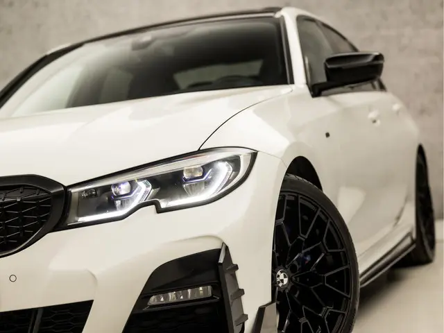 BMW 3 Serie 330i High Executive M Sport 2019 Benzine 18