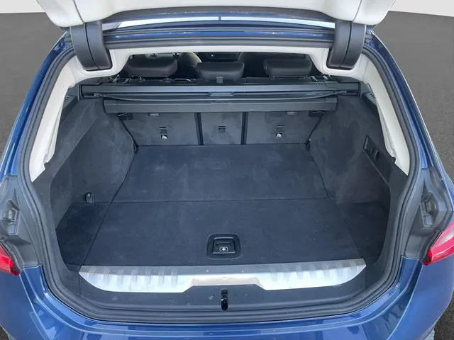 BMW 3 Serie Touring 330e 2020 Hybride Benzine 23