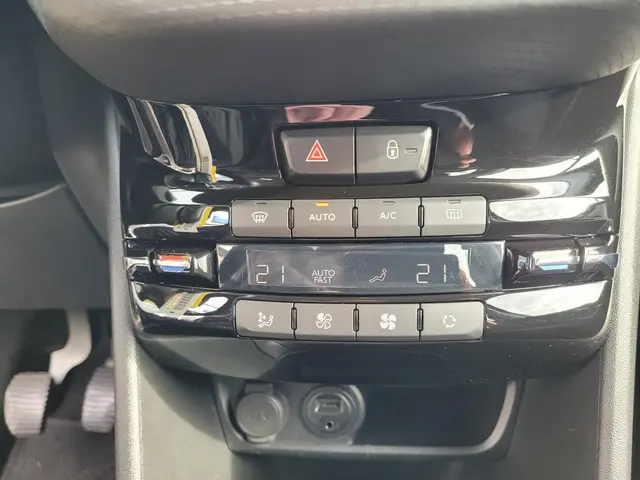 Peugeot 2008 1.2 VTi Active 2013 Benzine 19