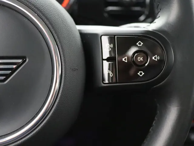 MINI 5-Deurs Cooper 2023 Benzine 16