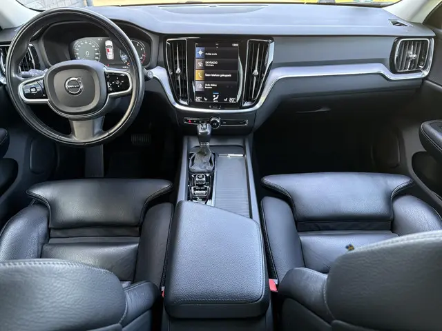 Volvo V60 2.0 T5 Momentum 2019 Benzine 4