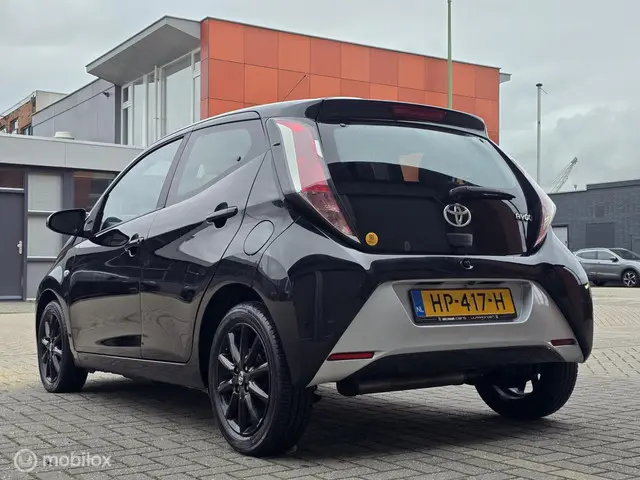 Toyota Aygo 1.0 VVT-i x-play✅️Apk✅️Airco✅️ 2015 Benzine 8