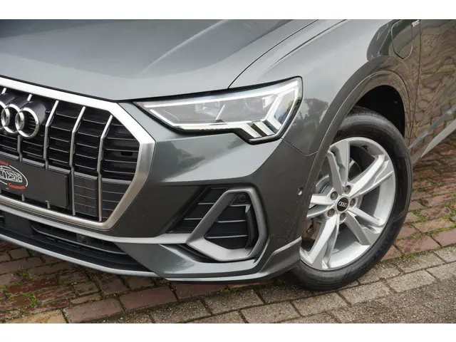Audi Q3 45 TFSI e S edition 2021 Hybride Benzine 19