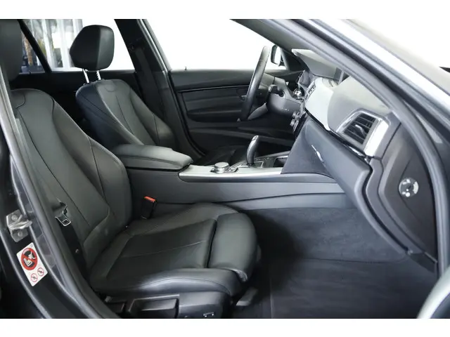 BMW 3 Serie Touring 320i M-Sport 184pk 2017 Benzine 11