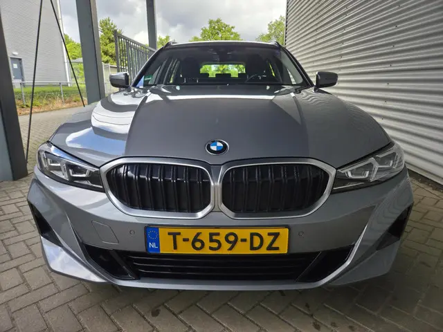 BMW 3 Serie Touring 318i 2023 Benzine 9