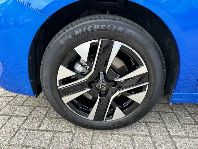 Peugeot 208 1.2 Turbo 100 PK Allure 2025 Benzine 43