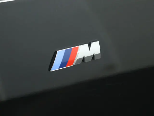 BMW 3 Serie 330e 2024 Hybride Benzine 40