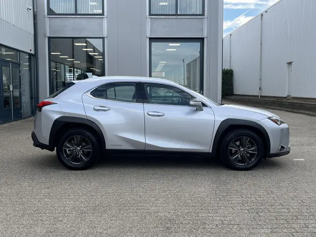 Lexus UX 250h Luxury Line 2020 Hybride Benzine