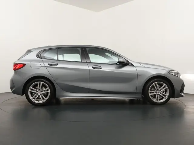BMW 1 Serie 5-deurs 118i 2023 Benzine 7