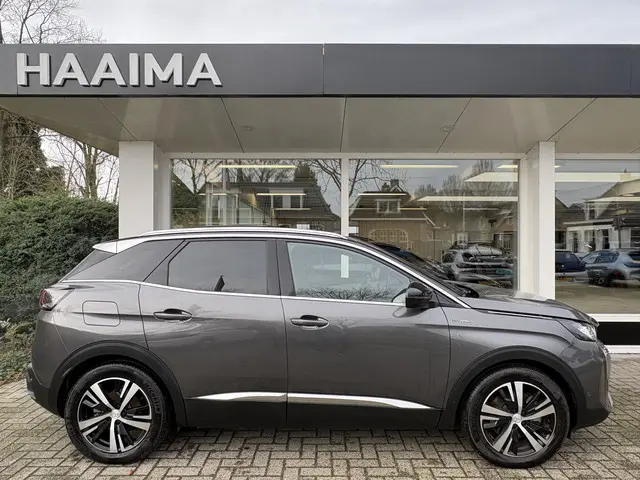 Peugeot 3008 1.6 HYbrid4 300 GT 2023 Hybride Benzine 3