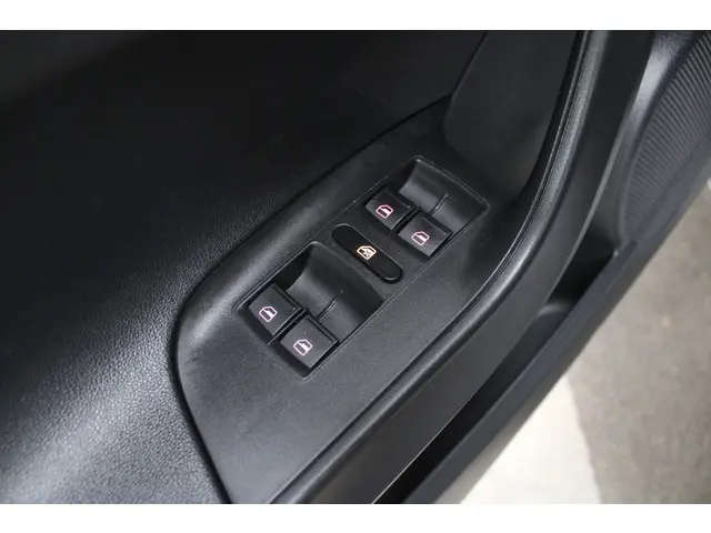 SEAT Ibiza 1.0 MPI Reference 2017 Benzine 18