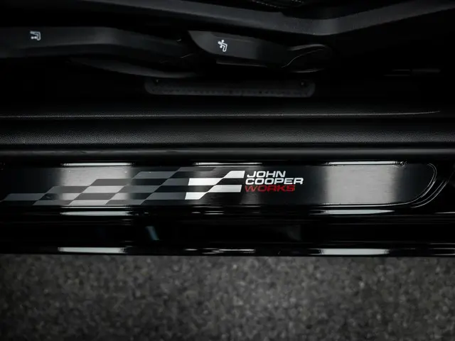MINI 3-Deurs Cooper C John Cooper Works M 2024 Benzine 31