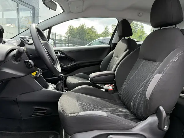 Peugeot 208 1.2 VTi Active 2014 Benzine 6