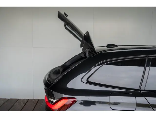 BMW 3 Serie Touring 318i 2024 Benzine 18