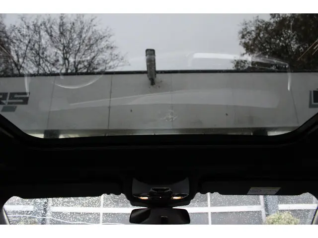 BMW iX2 EDrive20 67 kWh/M-Pakket/Pano 2024 Elektrisch 16