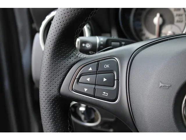 Mercedes-Benz GLA 200 2015 Benzine 30