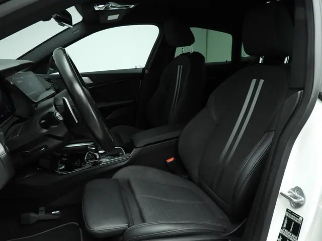 BMW 2 Serie Gran Coupe 220i 2022 Benzine 7