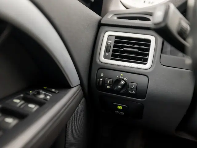 Volvo V70 1.6 T4 R-Design 2013 Benzine 22