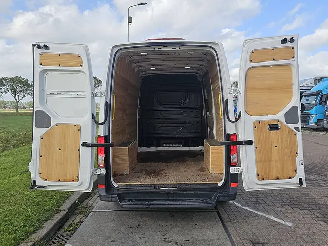 Volkswagen Crafter 35 2.0 2023 Diesel 10