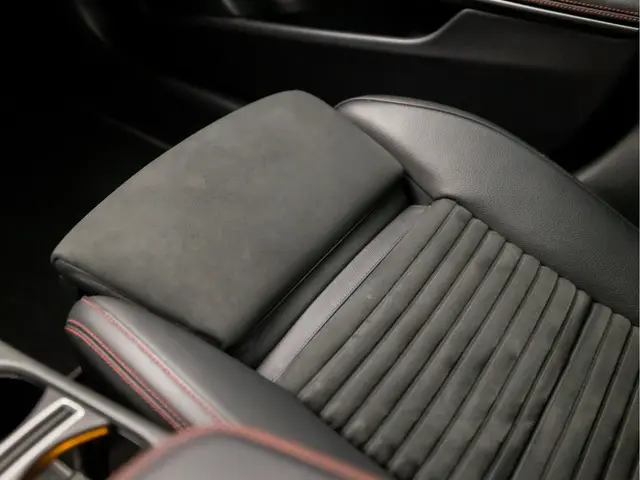 Mercedes-Benz GLA 180 AMG Night Upgrade 2019 Benzine 27