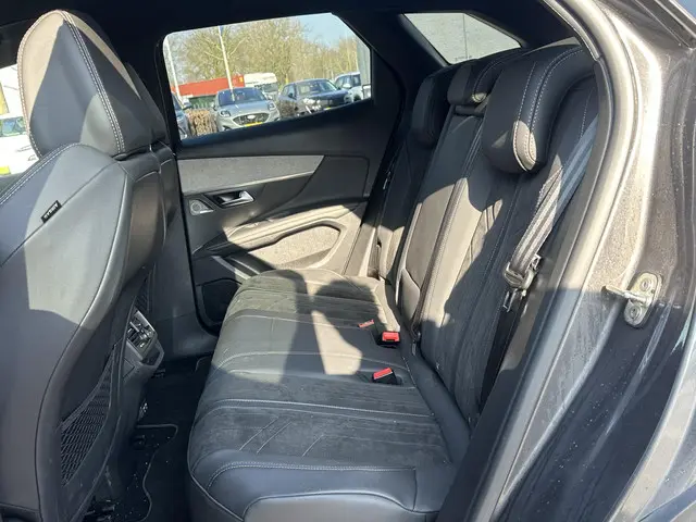 Peugeot 3008 1.6 HYbrid 225 GT 2023 Hybride Benzine 13