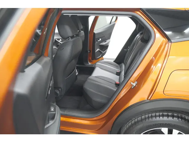 Peugeot 2008 PureTech 130 EAT8 Allure 2021 Benzine 24