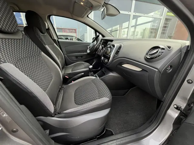 Renault Captur 0.9 TCe Intens 2019 Benzine 32