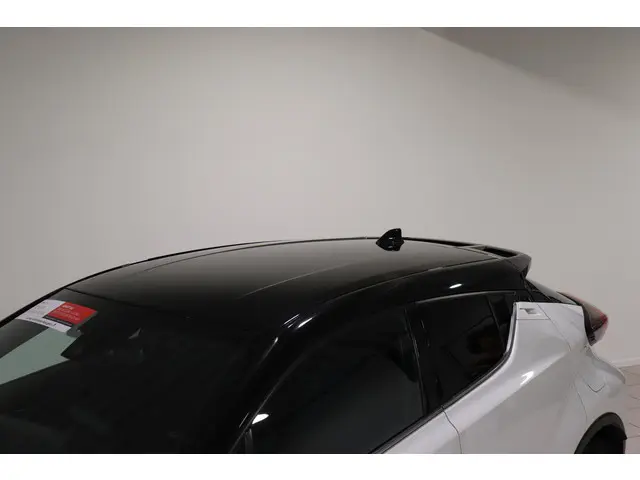 Toyota C-HR 1.8 Hybrid Bi-Tone, 2017 Hybride Benzine 13