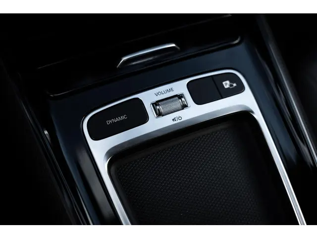 Mercedes-Benz GLA 180 Business Line 2023 Benzine 31