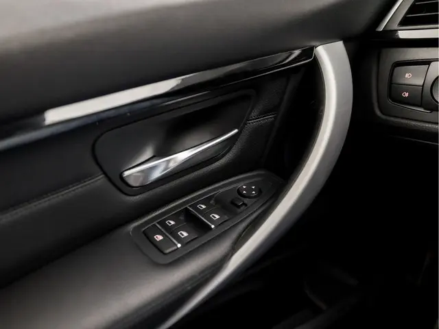 BMW 3 Serie 320i M Sport High Executive 2018 Benzine 25