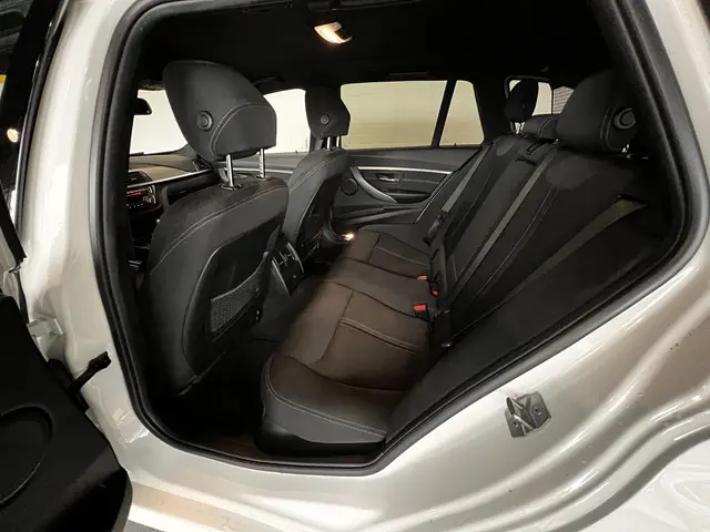 BMW 3 Serie Touring 318i M Sport 2019 Benzine 15
