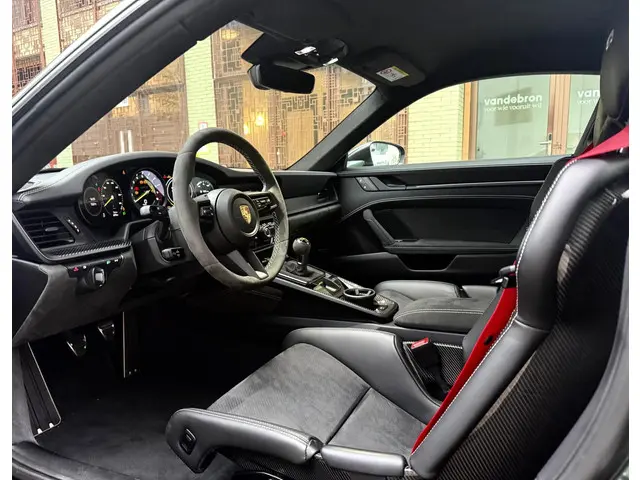 Porsche 911 4.0 GT3 2023 Benzine 16