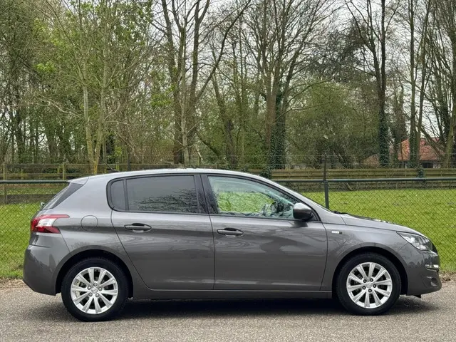 Peugeot 308 1.2 PureTech Style /Navi/Pano/Airco/ 2016 Benzine 2