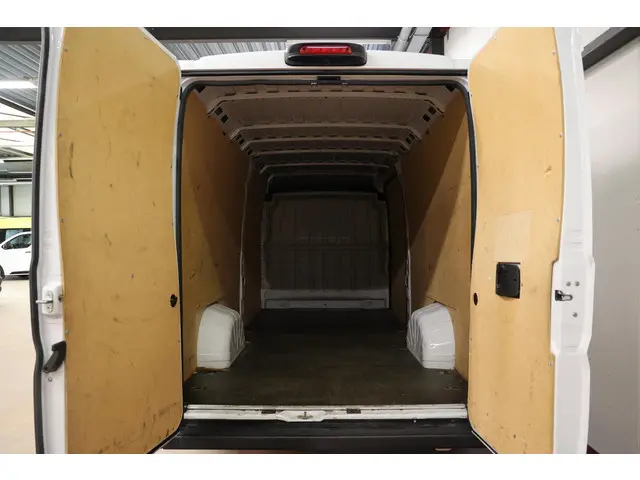Peugeot Boxer 435 2.2 BlueHDi 140PK L4H2 2022 Diesel 4