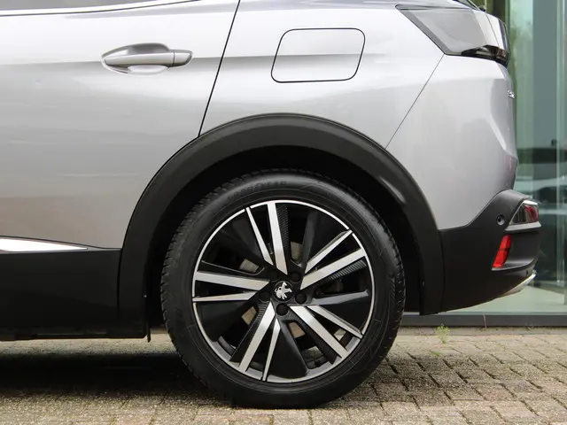 Peugeot 3008 1.6 HYbrid 225 GT 2022 Hybride Benzine 30