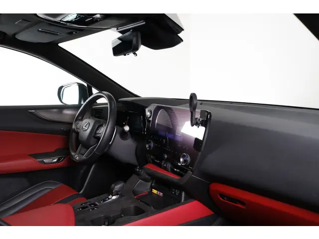 Lexus NX 450h+ AWD F SPORT Line 2024 Hybride Benzine 12