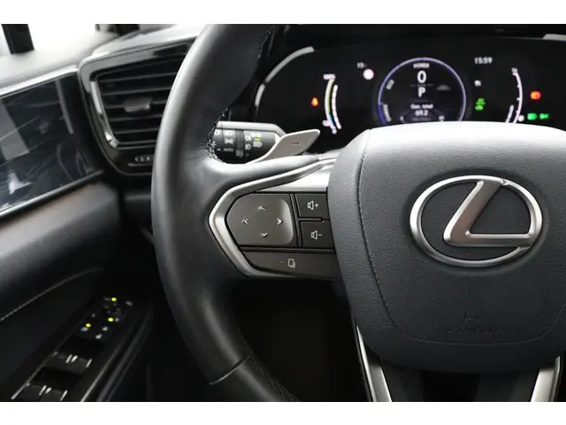 Lexus NX 450h+ AWD Launch Edition 2022 Hybride Benzine 17
