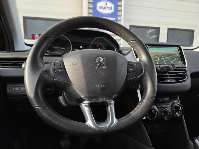 Peugeot 208 1.2 VTi Urban Soul 2013 Benzine 18