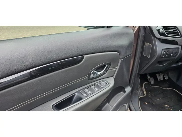 Renault Scénic 1.2 TCe Bose 2013 Benzine 17