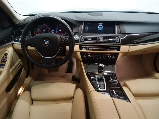 BMW 5 Serie 528i High Executive Iuxury Aut- 2014 Benzine 6