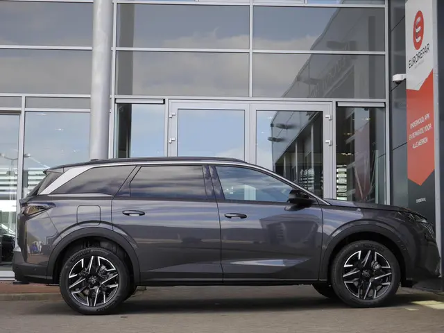 Peugeot 5008 1.2 Hybrid 136 Allure 2025 Hybride Benzine 6
