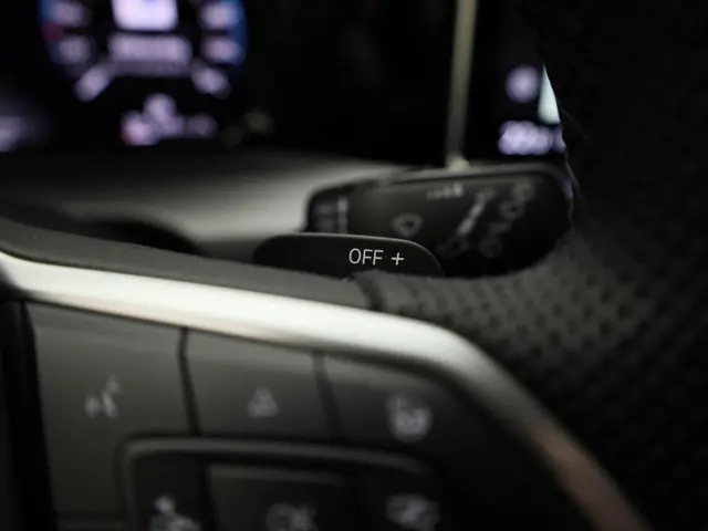 Volkswagen Golf 1.5eTSI/150PK R-Line DSG 2025 Benzine 26