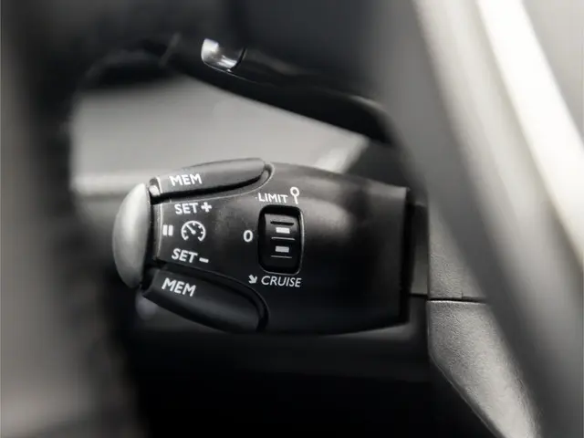 Peugeot 2008 1.2 PureTech Allure Sport 2023 Benzine 21