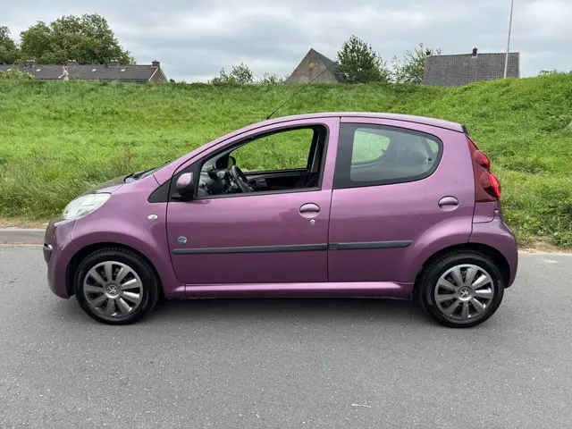 Peugeot 107 1.0 Envy 2013 Benzine 2